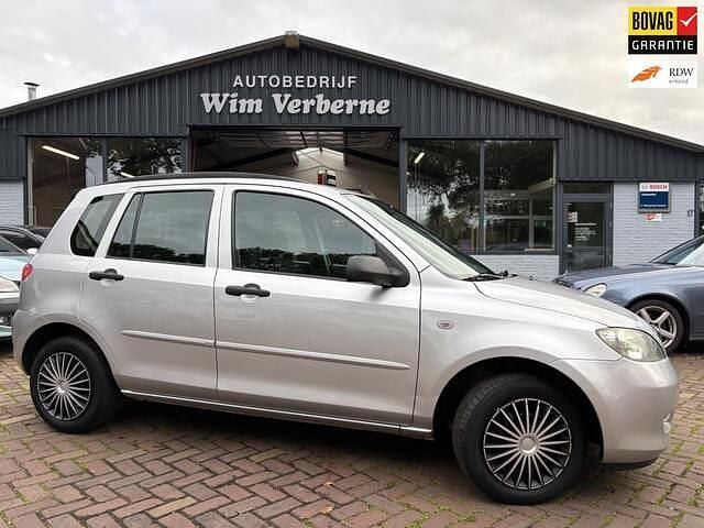 Grijs Gebruikt 2003 Mazda 2 Exclusive MPV | € 1.250 (Eerlijke prijs) - Afbeelding 1/4