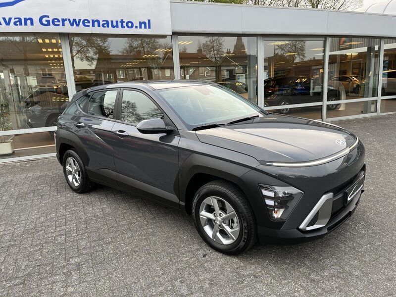 Grijs Gebruikt 2024 Hyundai Kona Comfort SUV | € 30.455 (Eerlijke prijs) - Afbeelding 1/4