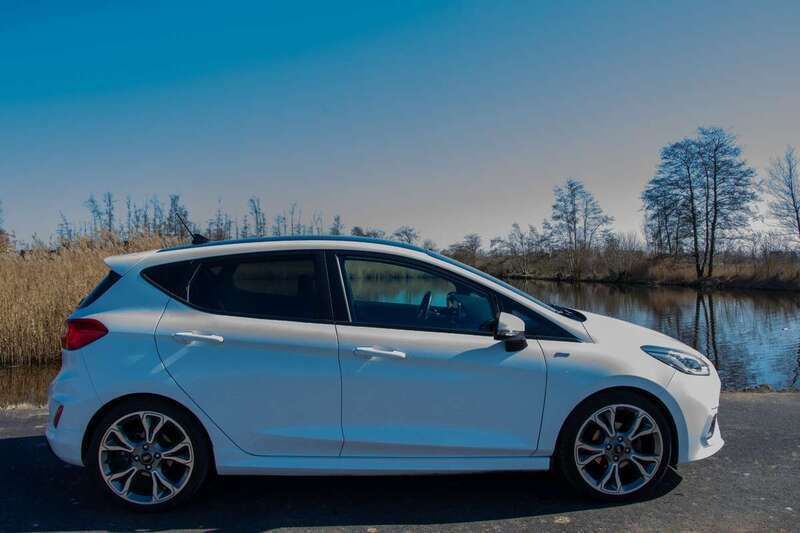 Wit Gebruikt 2019 Ford Fiesta ST-Line Hatchback | € 15.300 (Duur) - Afbeelding 1/4
