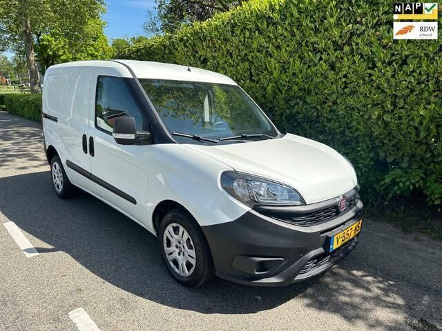 Wit Gebruikt 2018 Fiat Doblò MPV | € 6.950 (Eerlijke prijs) - Afbeelding 1/4