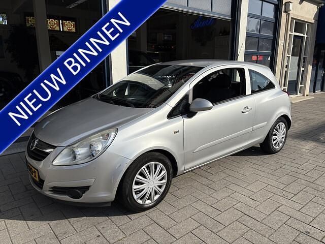 Grijs Gebruikt 2007 Opel Corsa Essentia Stationwagen | € 899 (Eerlijke prijs) - Afbeelding 1/4