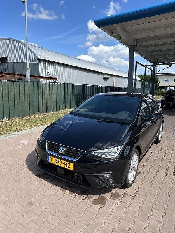 Zwart Gebruikt 2023 Seat Ibiza FR Hatchback | € 19.500 (Eerlijke prijs) - Afbeelding 1/4
