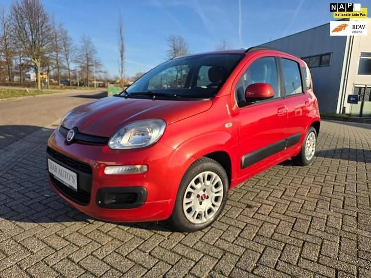 Rood Occasion 2013 Fiat Panda Hatchback | € 3.450 (Goede deal) - Afbeelding 1/4