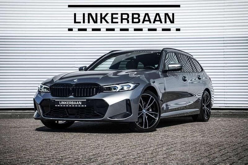 Grijs Gebruikt 2024 BMW 330e Stationwagen | € 49.795 (Goede deal) - Afbeelding 1/3
