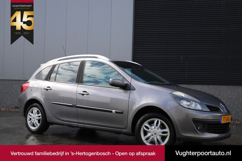Grijs, metallic lak Gebruikt 2008 Renault Clio GrandTour Dynamique Stationwagen | € 4.450 (Iets duurder) - Afbeelding 1/4