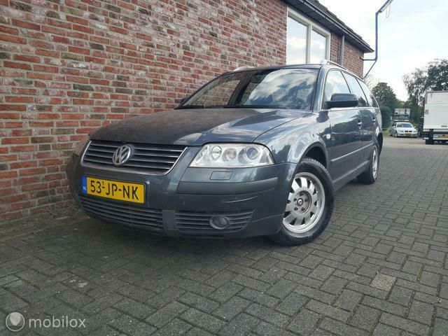 Blauw Gebruikt 2002 VW Passat Stationwagen | € 1.950 - Afbeelding 1/4