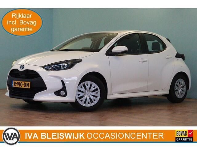 Wit Occasion 2022 Toyota Yaris Active Hatchback | € 18.399 (Goede deal) - Afbeelding 1/3