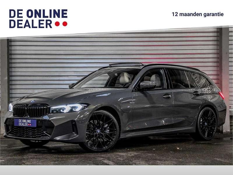 Grijs Occasion 2023 BMW 320e M Sport Stationwagen | € 39.850 (Eerlijke prijs) - Afbeelding 1/4