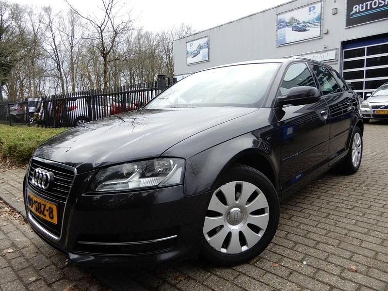Occasion Audi A3 Sportback Attraction 105 PK (77 kW) 2011 Grijs (metallic) Hatchback
