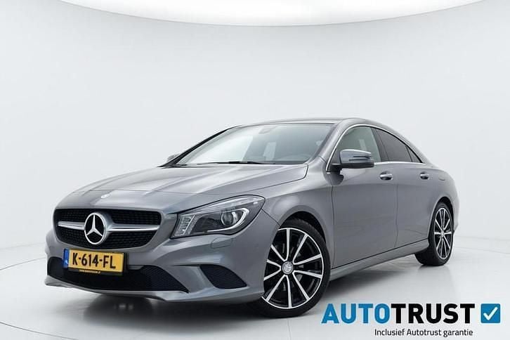 Grijs Occasion 2014 Mercedes CLA180 Ambition Sedan | € 12.440 (Eerlijke prijs) - Afbeelding 1/4