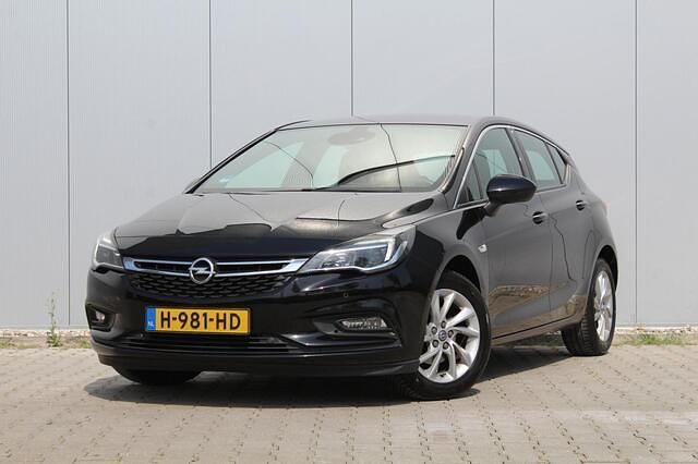 Zwart Gebruikt 2018 Opel Astra Innovation Hatchback | € 12.999 (Eerlijke prijs) - Afbeelding 1/4