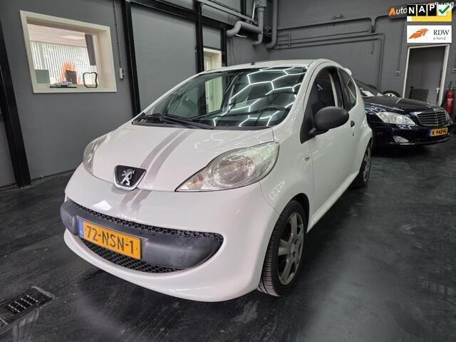 Wit Gebruikt 2006 Peugeot 107 Hatchback | € 1.799 (Goede deal) - Afbeelding 1/4