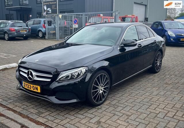 Zwart Gebruikt 2018 Mercedes C180 Premium Sedan | € 22.494 (Eerlijke prijs) - Afbeelding 1/4
