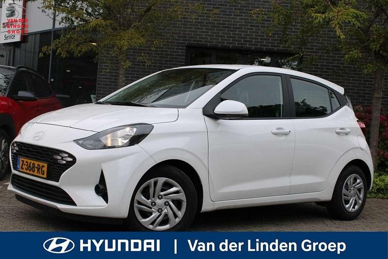 Wit Gebruikt 2024 Hyundai i10 Comfort Hatchback | € 17.395 (Eerlijke prijs) - Afbeelding 1/4