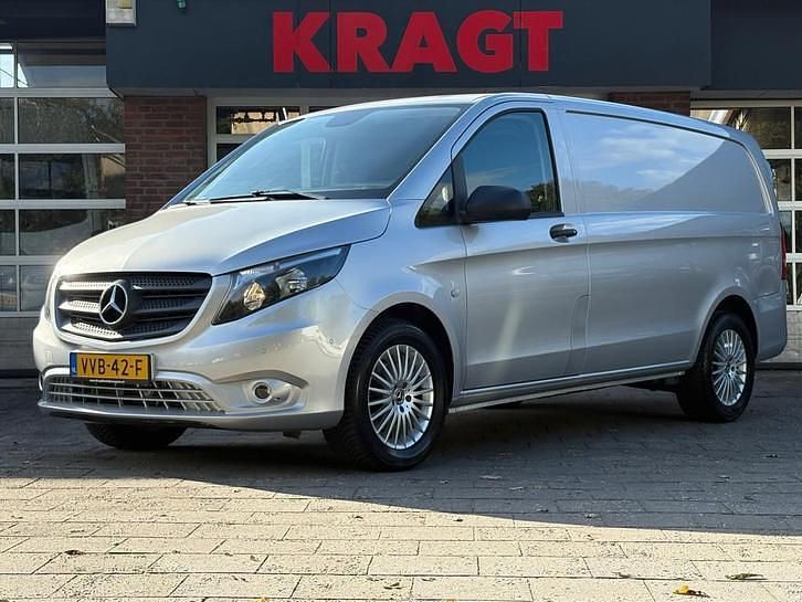 Grijs Gebruikt 2019 Mercedes Vito MPV | € 24.950 (Iets duurder) - Afbeelding 1/4