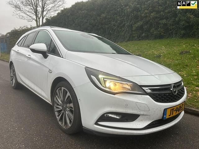 Wit Gebruikt 2016 Opel Astra Innovation Stationwagen | € 5.750 - Afbeelding 1/4