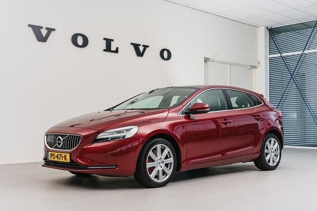 Rood Gebruikt 2017 Volvo V40 Stationwagen | € 19.950 (Goede deal) - Afbeelding 1/4