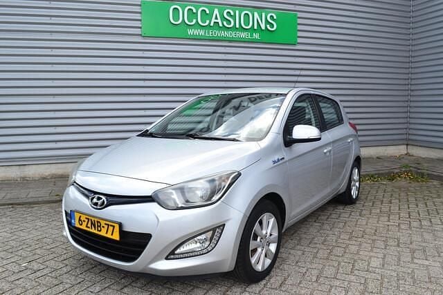 Grijs Gebruikt 2015 Hyundai i20 Hatchback | € 7.750 (Eerlijke prijs) - Afbeelding 1/4