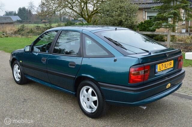 Occasion Opel Vectra 90 PK (66 kW) 1995 Blauw Hatchback