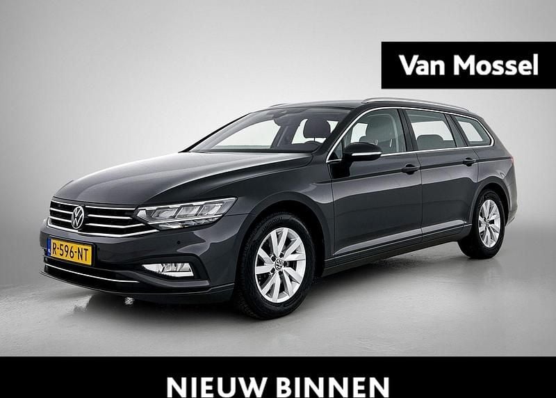 Grijs Gebruikt 2022 VW Passat Business Stationwagen | € 26.700 (Eerlijke prijs) - Afbeelding 1/4