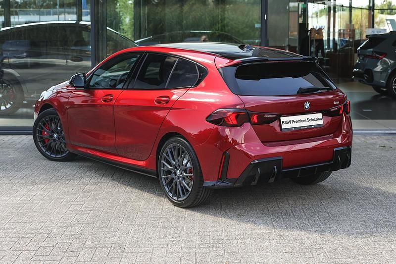 Occasion BMW 120 M Sport 156 PK (114 kW) 2025 Rood Hatchback