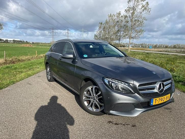 Grijs Gebruikt 2018 Mercedes C200 Premium Plus Stationwagen | € 14.950 (Super prijs) - Afbeelding 1/4