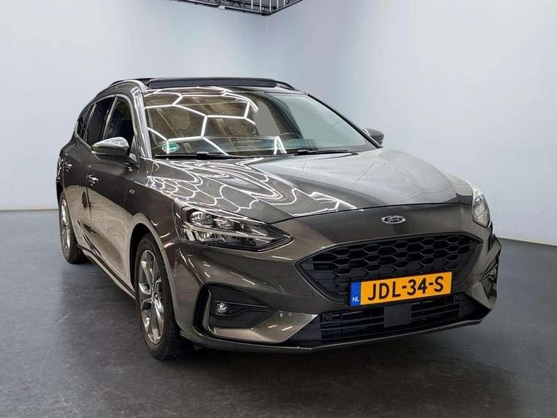 Grijs Gebruikt 2019 Ford Focus ST-Line Stationwagen | € 19.450 (Eerlijke prijs) - Afbeelding 1/4