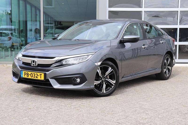 Grijs Gebruikt 2017 Honda Civic Executive Hatchback | € 17.950 (Goede deal) - Afbeelding 1/4