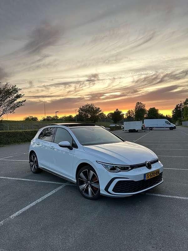 Wit Gebruikt 2020 VW Golf VIII GTE Hatchback | € 26.250 (Iets duurder) - Afbeelding 1/4