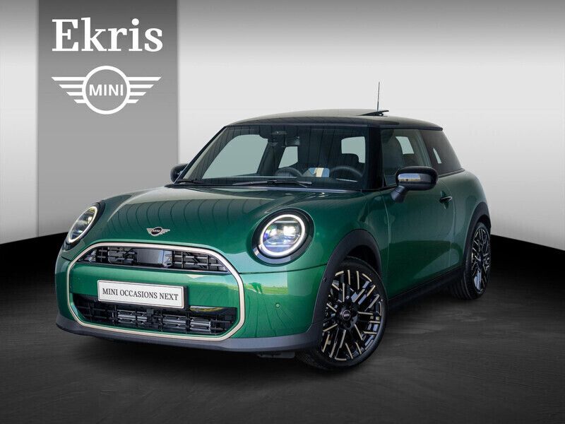 Groen Gebruikt 2024 Mini Cooper Favoured Hatchback | € 34.950 - Afbeelding 1/4