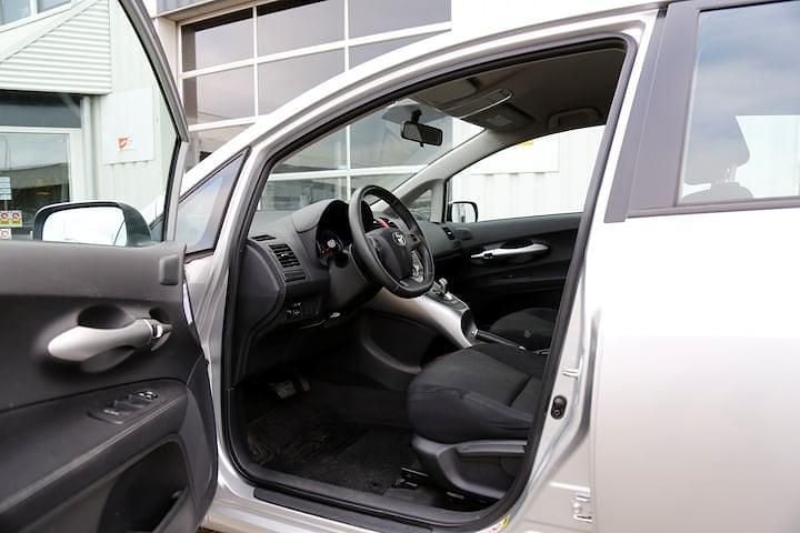 Occasion Toyota Auris Hybrid 136 PK (100 kW) 2011 Grijs Hatchback