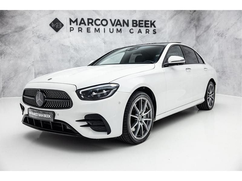 Wit Occasion 2022 Mercedes E300 AMG line Sedan | € 47.850 (Eerlijke prijs) - Afbeelding 1/3