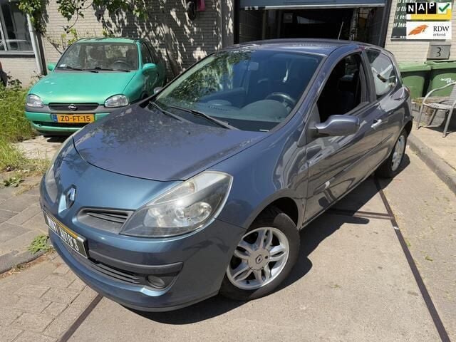 Blauw Gebruikt 2006 Renault Clio II Hatchback | € 999 (Goede deal) - Afbeelding 1/4