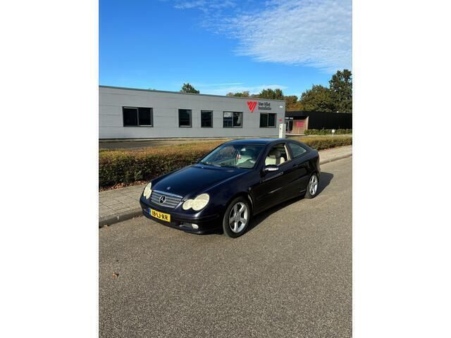 Blauw Gebruikt 2003 Mercedes C180 Coupé | € 2.999 (Duur) - Afbeelding 1/4