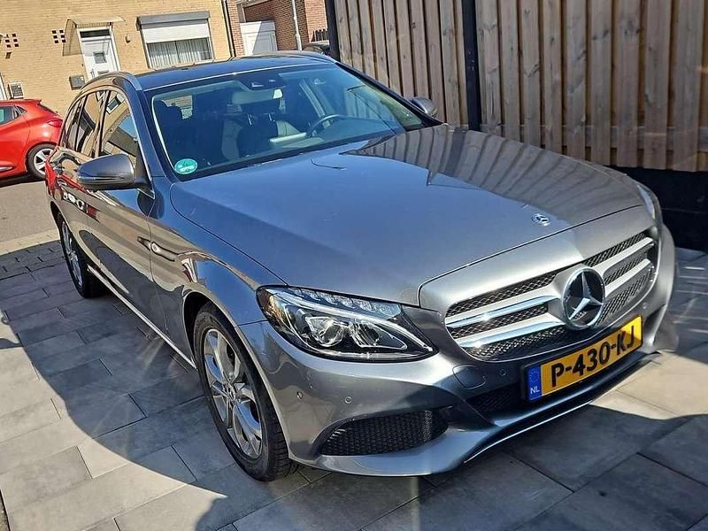 Zilver Occasion 2018 Mercedes C200 Premium Plus Stationwagen | € 23.999 - Afbeelding 1/3