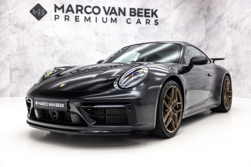 Zwart, metallic lak Gebruikt 2020 Porsche 911 Carrera Sport Coupé | € 134.850 (Iets duurder) - Afbeelding 1/4