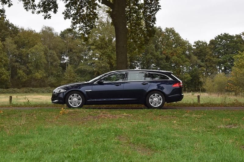 Blauw Gebruikt 2014 Jaguar XF Sportbrake Business Edition Stationwagen | € 12.450 - Afbeelding 1/4