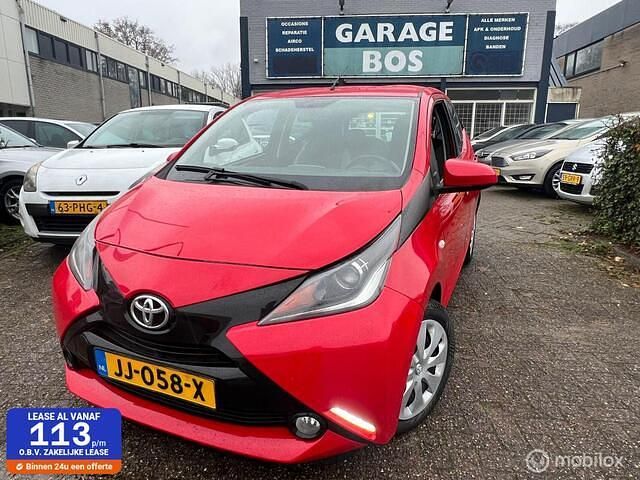 Rood Occasion 2016 Toyota Aygo X-play Hatchback | € 6.190 (Eerlijke prijs) - Afbeelding 1/4