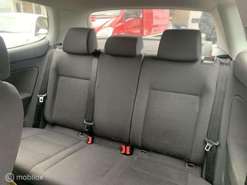 Occasion VW Golf IV Trendline 75 PK (55 kW) 2005 Blauw, metallic lak Hatchback