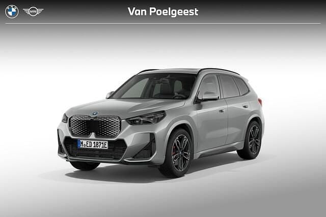 Zilver Nieuw 2025 BMW iX1 M Sport SUV | € 61.224 (Eerlijke prijs) - Afbeelding 1/4