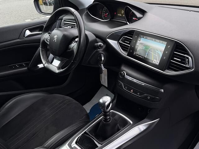 Occasion Peugeot 308 Allure 125 PK (91 kW) 2014 Zwart (metallic) Hatchback