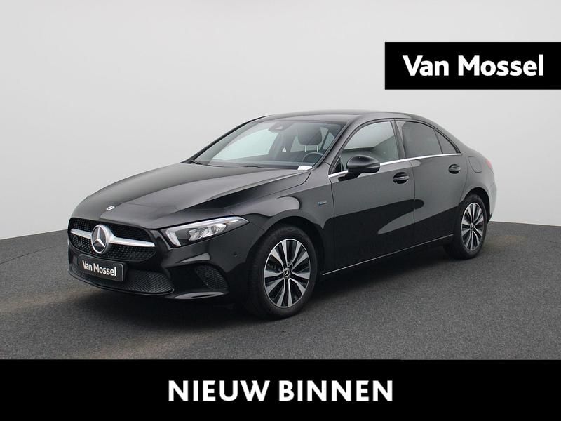 Zwart Gebruikt 2020 Mercedes A250 Business Sedan | € 25.445 (Goede deal) - Afbeelding 1/3