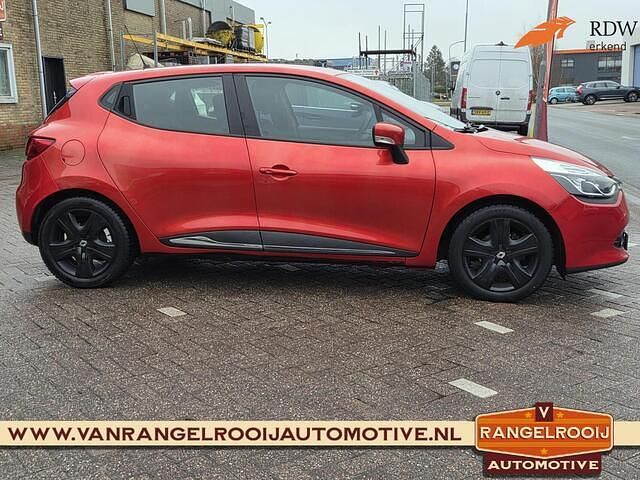 Occasion Renault Clio IV Expression 90 PK (66 kW) 2015 Rood Hatchback