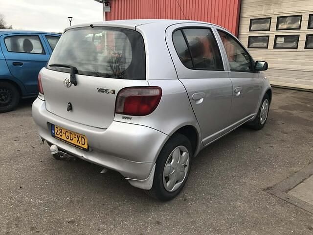 Occasion Toyota Yaris Sol 86 PK (63 kW) 2000 Grijs Hatchback
