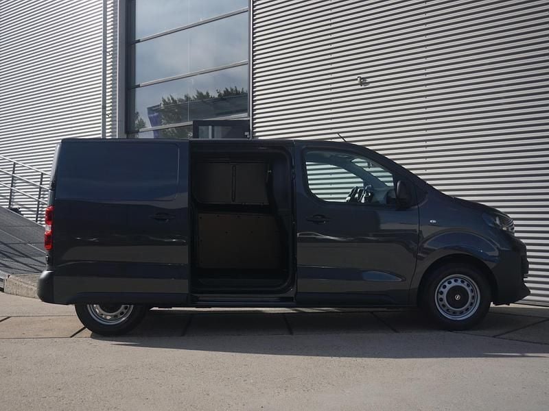 Nieuw Opel Vivaro-e Combi Comfort 100 kW (136 PK) 2025 Moonstone grey (donker grijs) Van