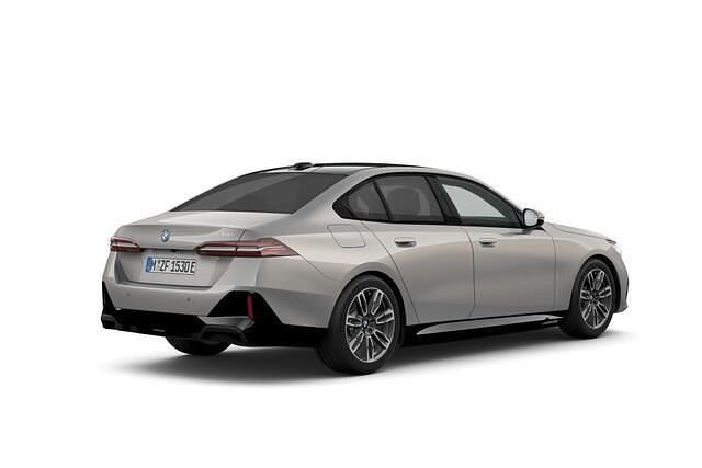 Nieuw BMW 530e M Sport 299 PK (219 kW) 2025 Grijs Sedan