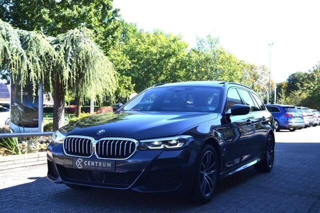 Grijs Gebruikt 2022 BMW 530 M Sport Stationwagen | € 56.750 (Iets duurder) - Afbeelding 1/4