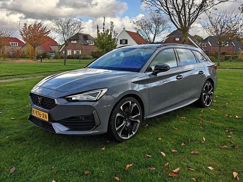 Grijs Gebruikt 2021 Cupra Leon Stationwagen | € 23.500 (Iets duurder) - Afbeelding 1/4