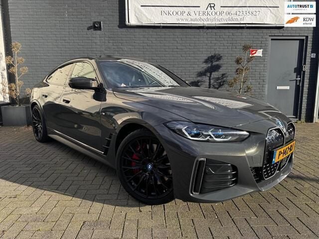 Grijs Gebruikt 2022 BMW i4 Executive Sedan | € 53.495 (Eerlijke prijs) - Afbeelding 1/4