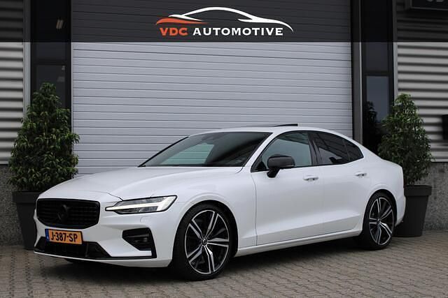Wit Gebruikt 2019 Volvo S60 R-Design Sedan | € 27.950 (Iets duurder) - Afbeelding 1/4